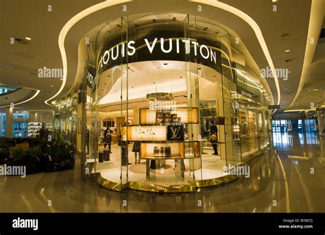 louis vuitton westfield mall.